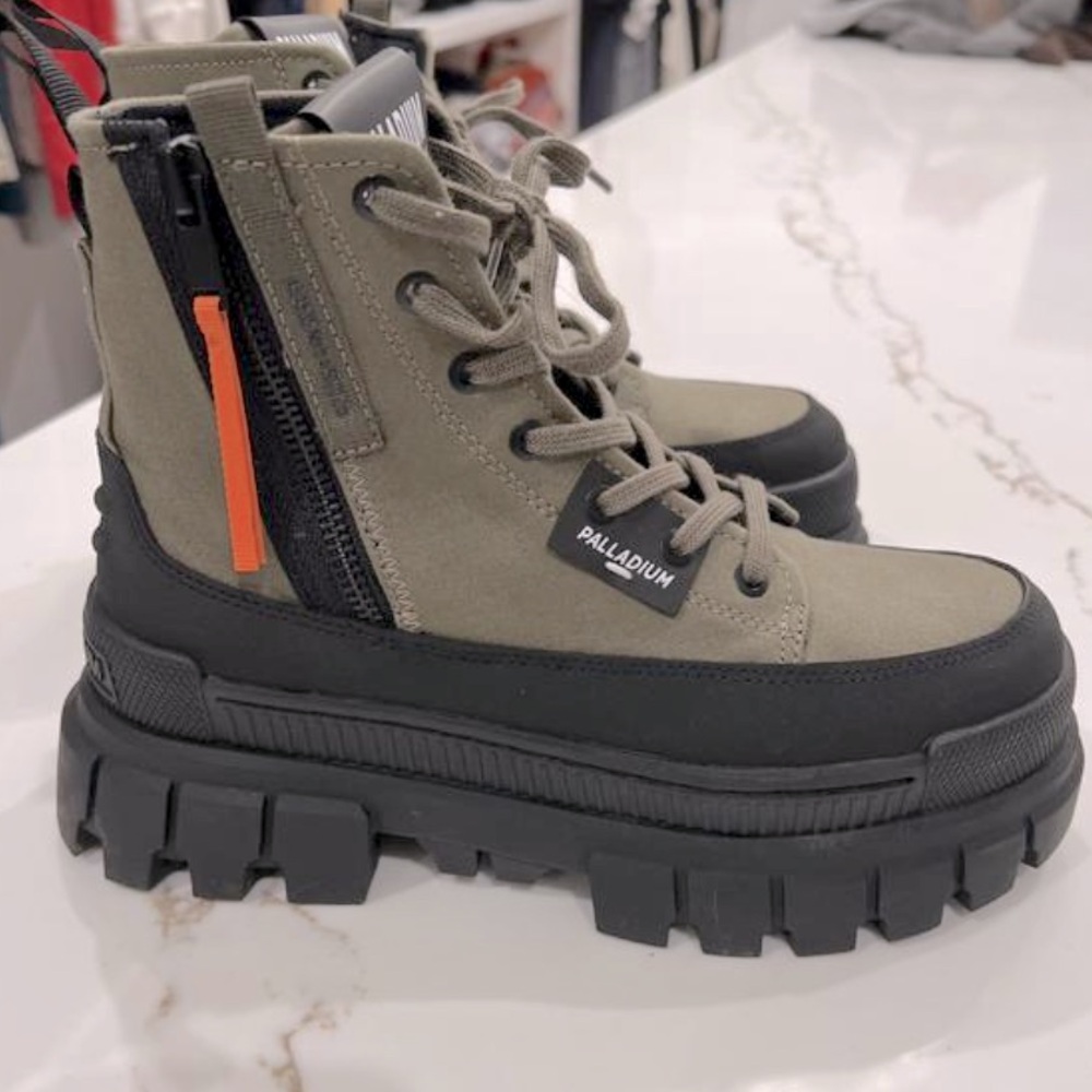 Palladium Revolt Hi TX Platform Boot in Tan